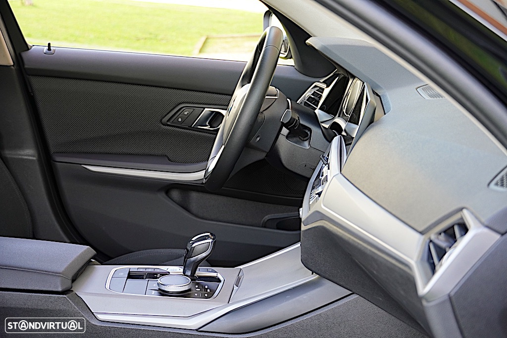 BMW 318 d Touring Auto - 25