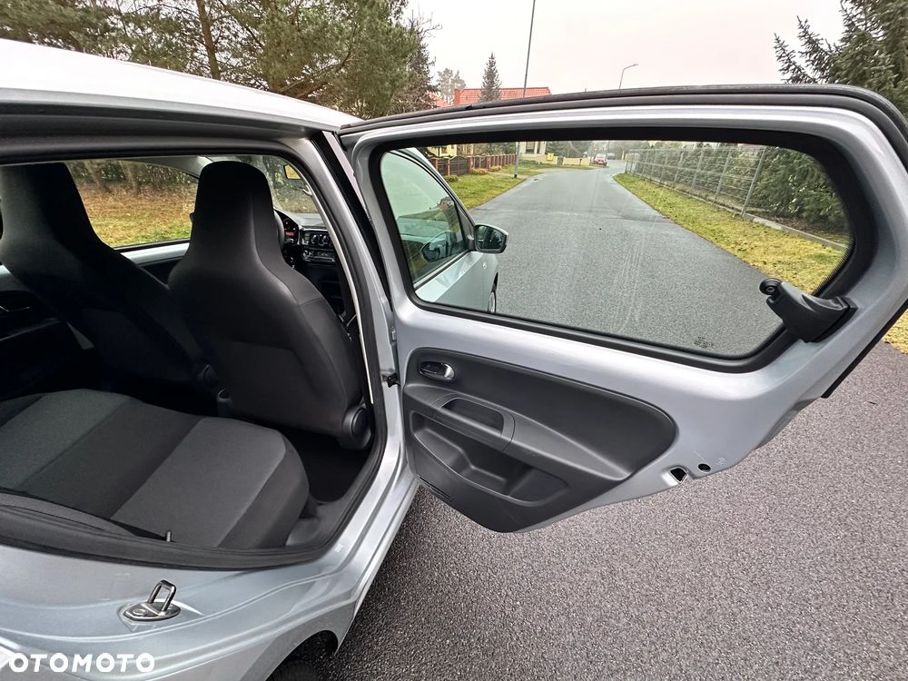 Volkswagen up! high - 22