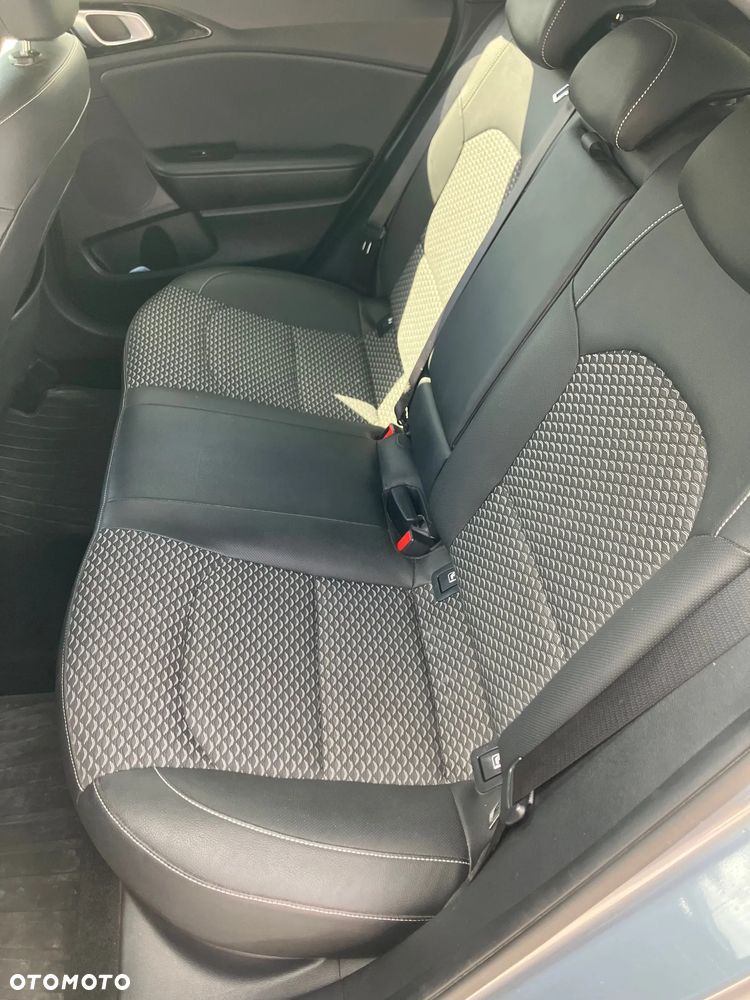 Kia Ceed 1.5 T-GDI Business Line - 18