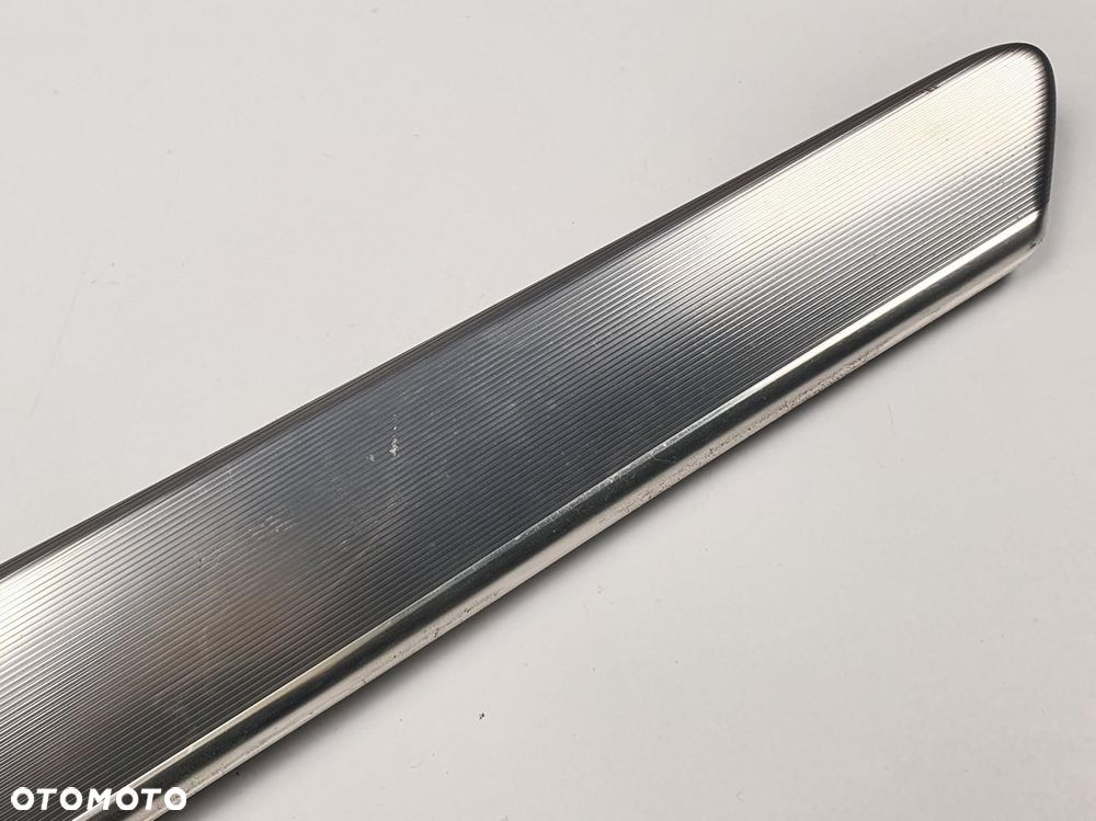 DEKOR LISTWA BOCZKA DRZWI PRAWY TYŁ MERCEDES W203 A2037202222 - 2