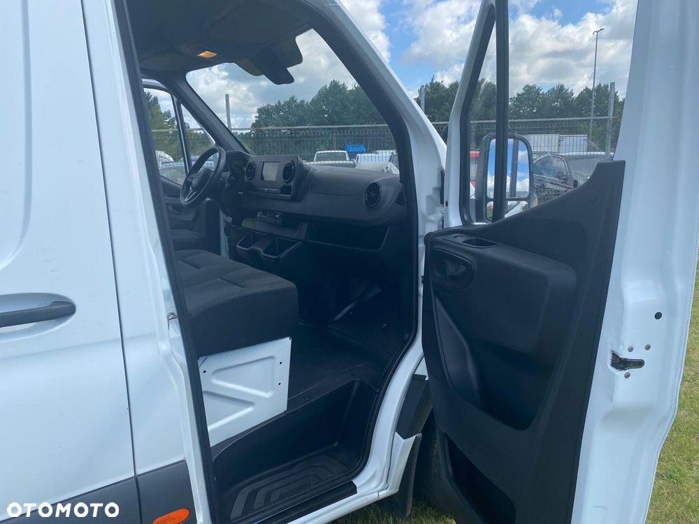 Mercedes-Benz Sprinter - 16