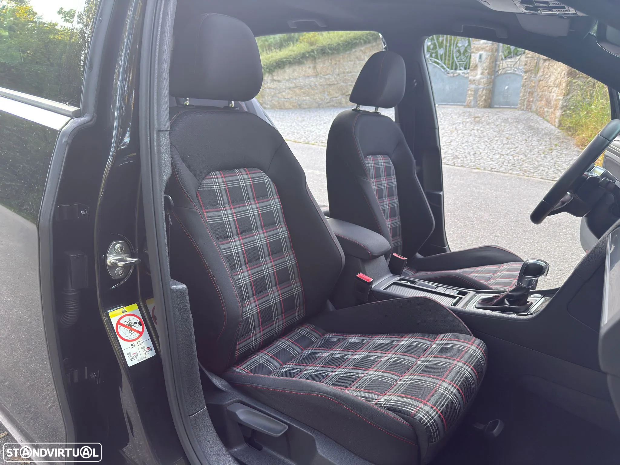 VW Golf 2.0 TSI GTI DSG - 38