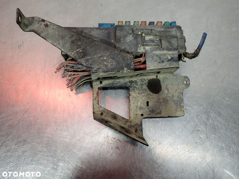 SKRZYNKA BEZPIECZNIKÓW JEEP GRAND CHEROKEE I - 5