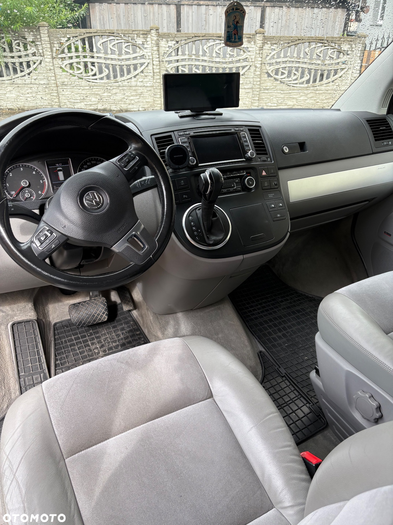 Volkswagen Multivan - 2