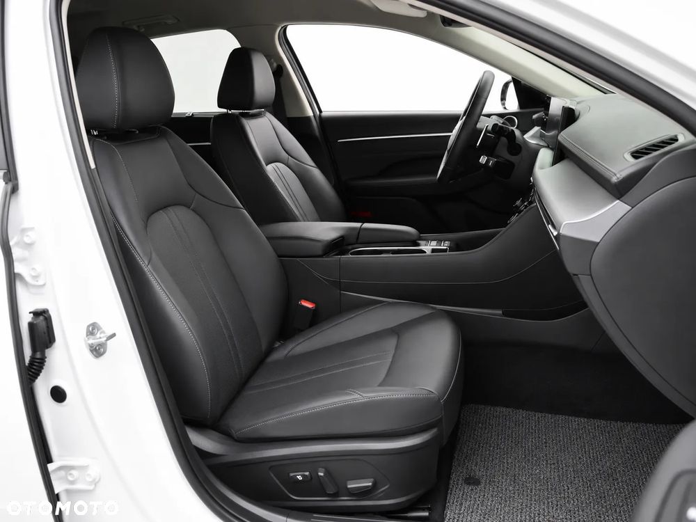 Hyundai Sonata - 11