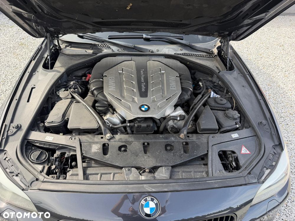 BMW Seria 5 550i xDrive - 16