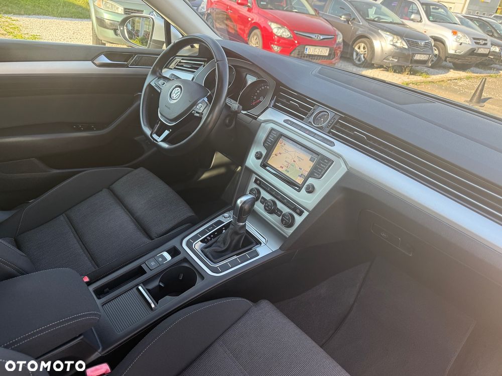 Volkswagen Passat ver-variant-1-6-tdi-scr-dsg-comfortline - 19