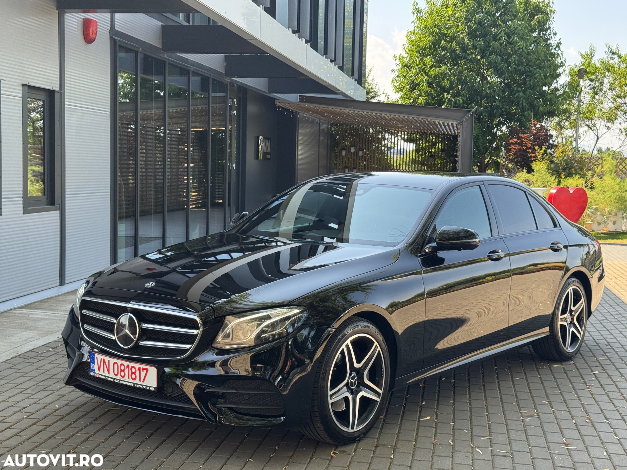 Mercedes-Benz E 220 d 9G-TRONIC AMG Line - 14