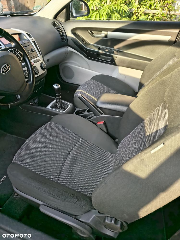 Kia Ceed 1.6 L - 7