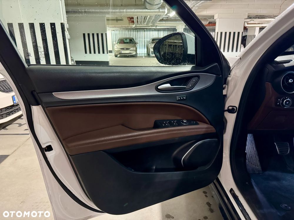 Alfa Romeo Stelvio - 19