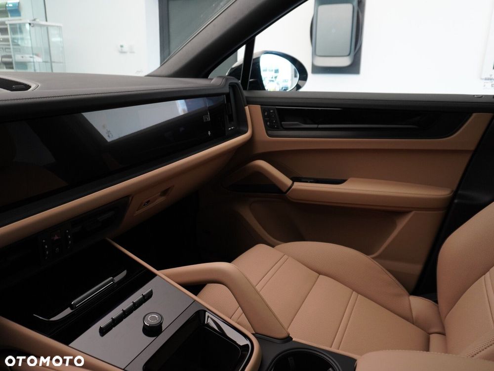 Porsche Cayenne E-Hybrid PHEV Black Edition - 36
