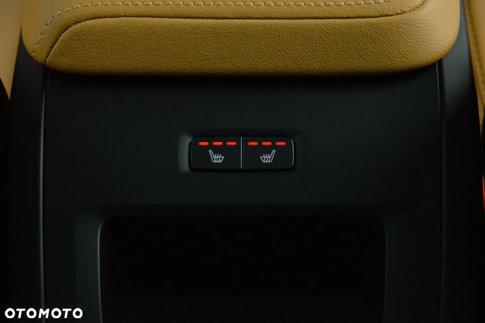 Volvo XC 60 T8 Plug-In Hybrid AWD Ultimate Dark - 18