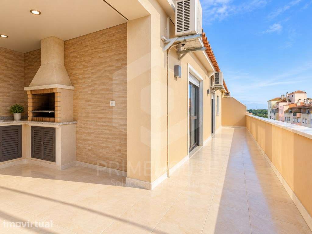 Apartamento T3 com Terraço e Vista para a Serra da Arrábida - Grande imagem: 2/23