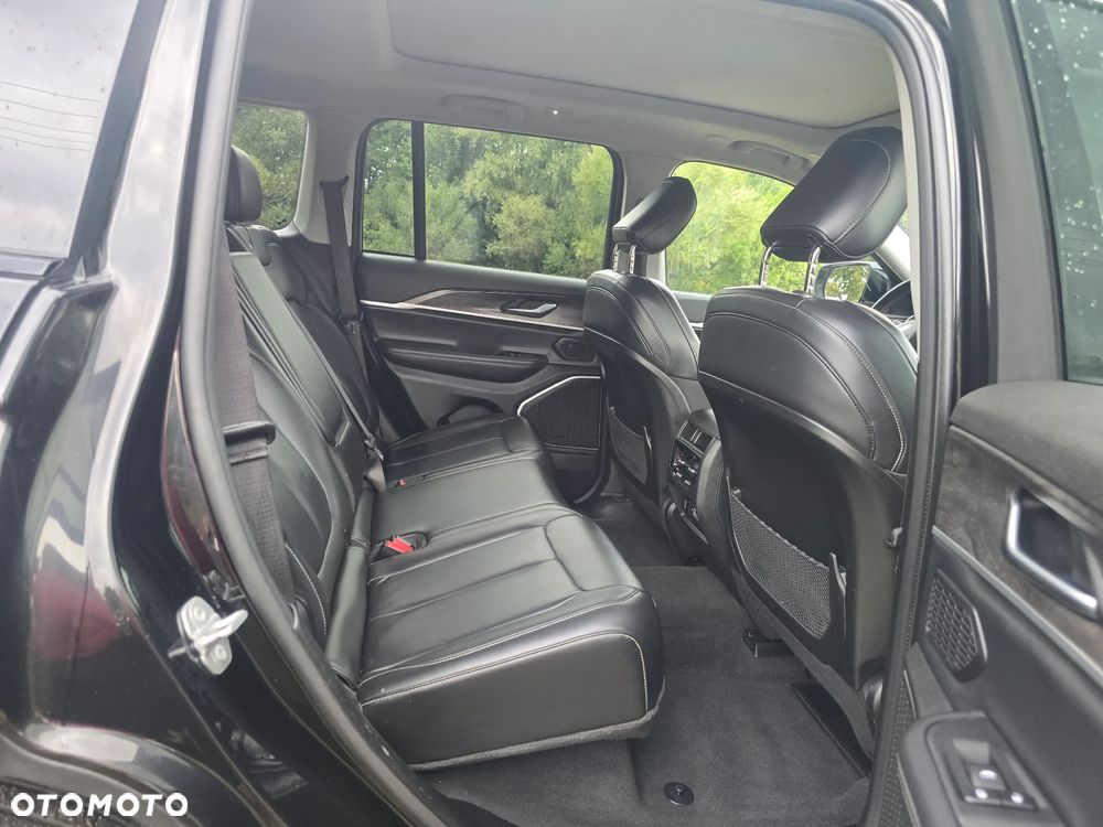 Jeep Grand Cherokee - 24