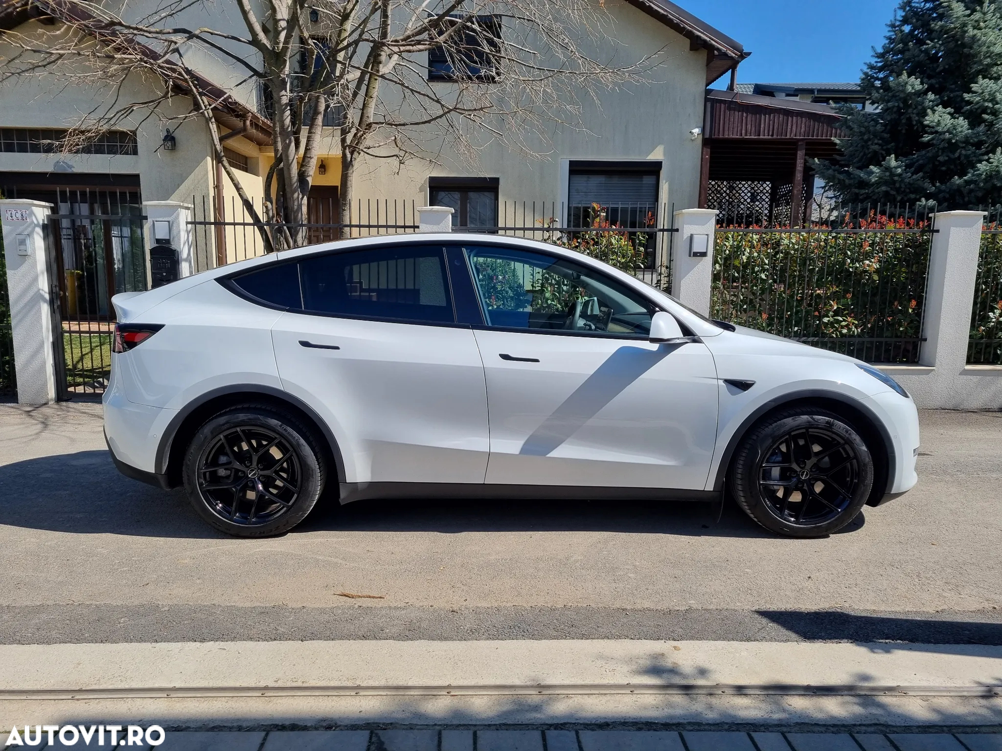 Tesla Model Y Long Range Dual Motor AWD - 6