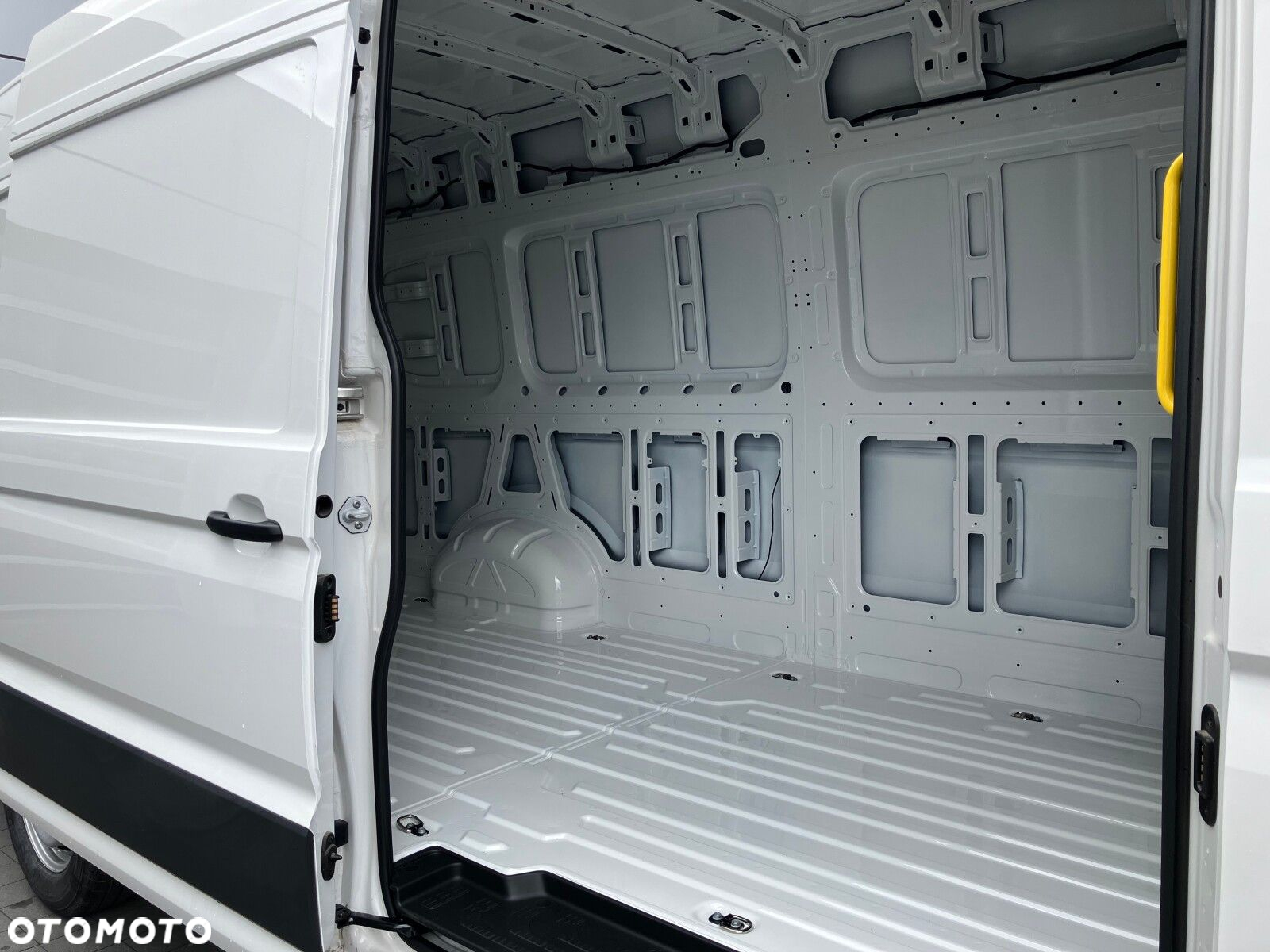 Volkswagen Crafter 35 2.0 TDI L4H3 4490 177 KM - 27