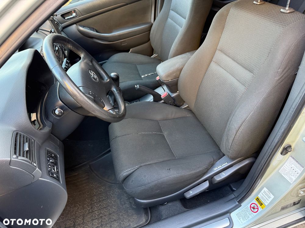 Toyota Avensis 1.8 VVT-i Sol - 21