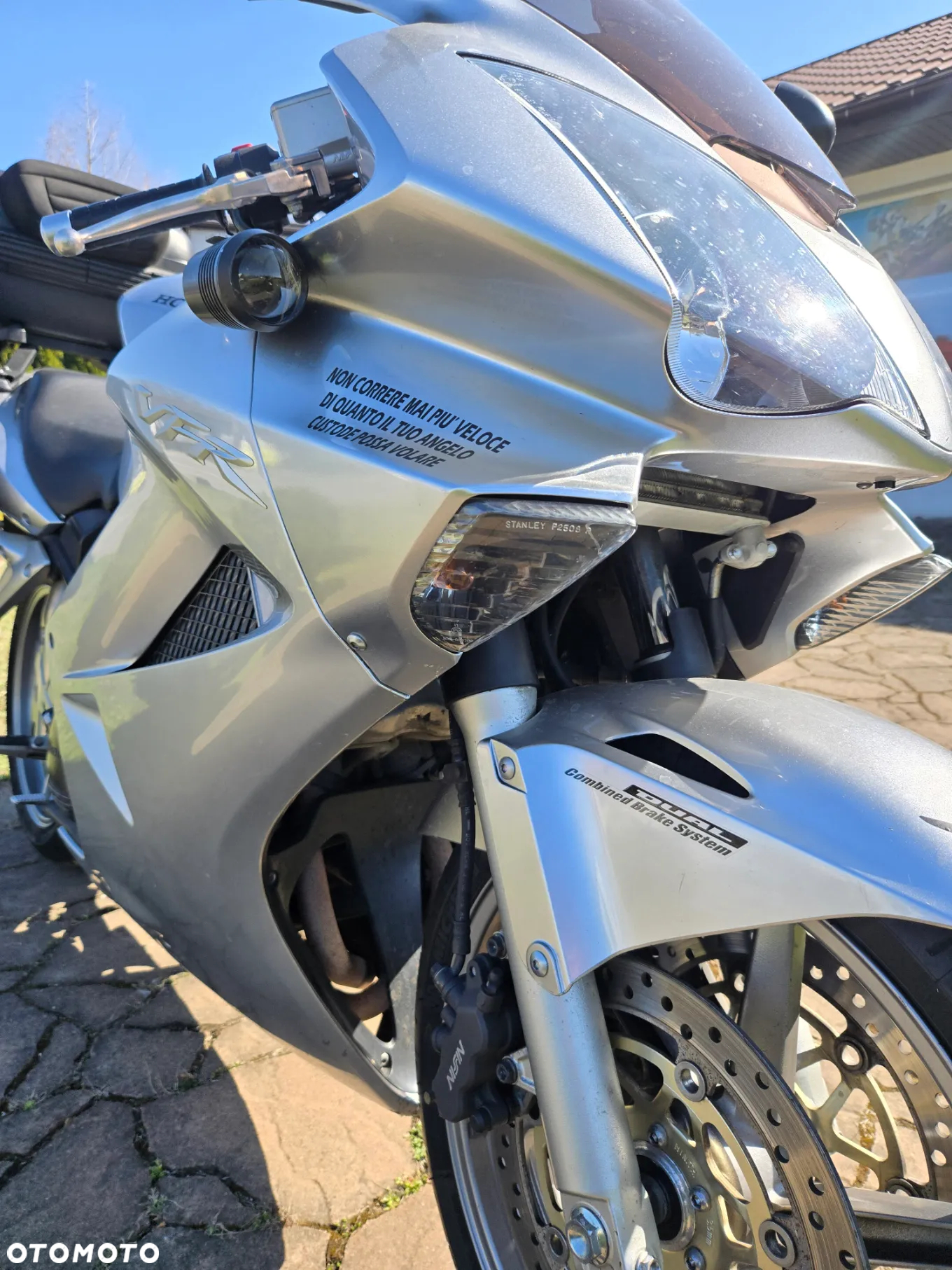 Honda VFR - 24