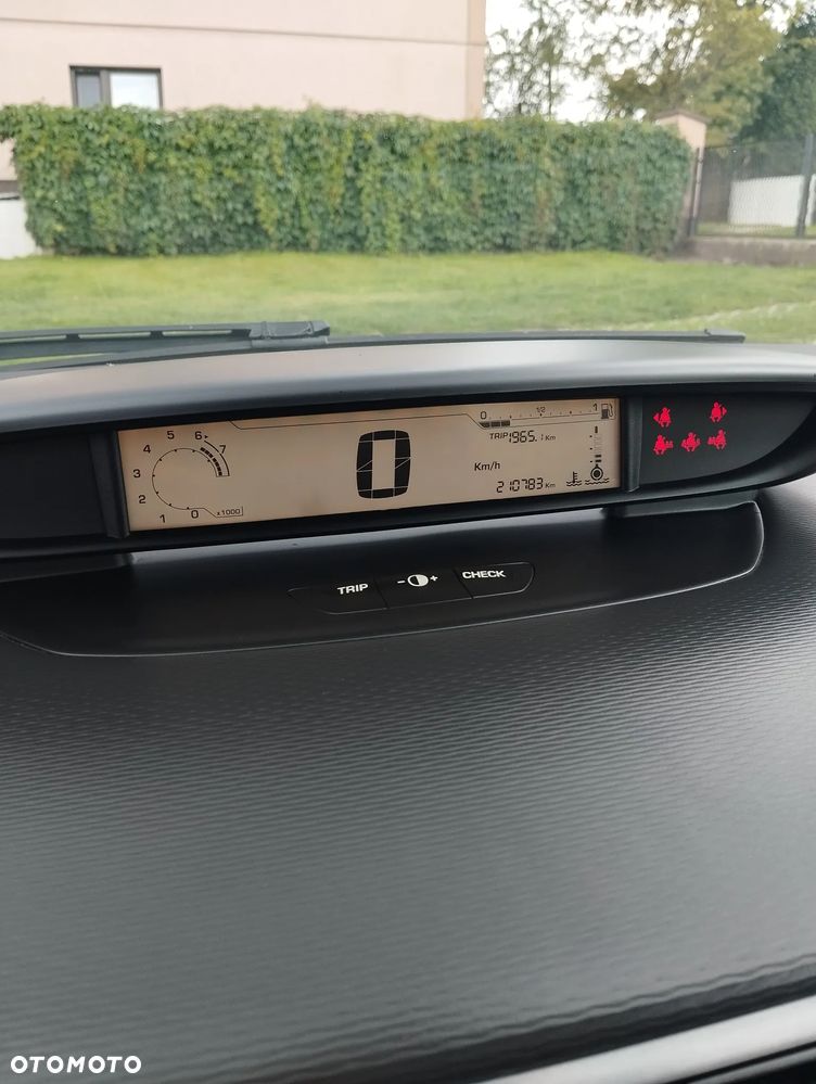 Citroën C4 1.4 16V SX - 9