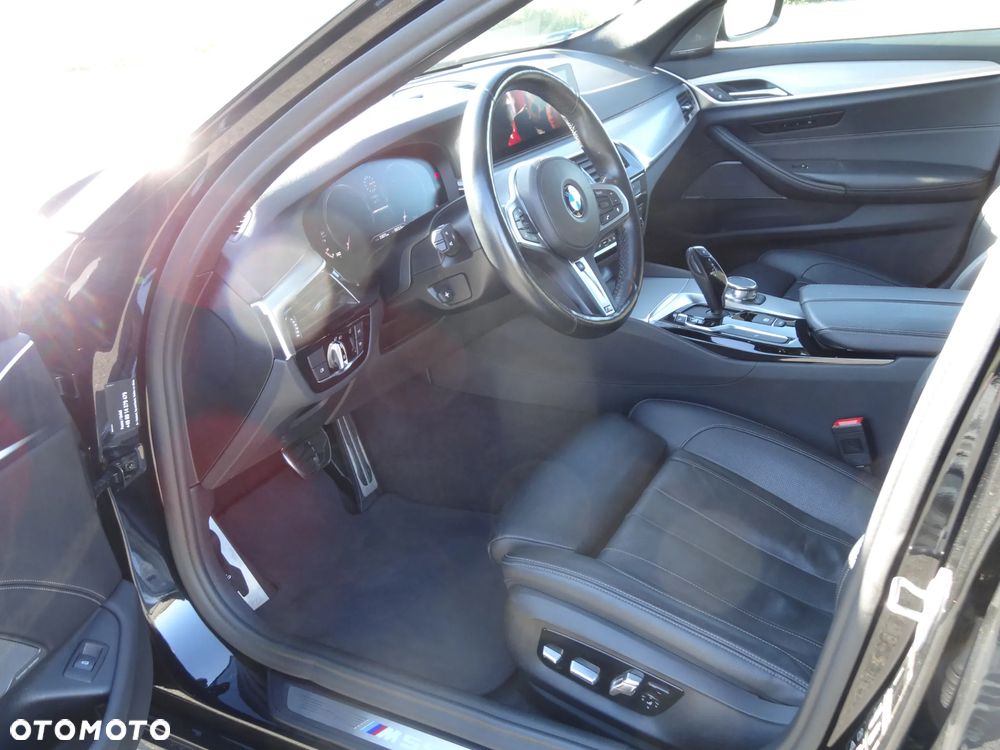BMW Seria 5 M550d xDrive Touring - 14