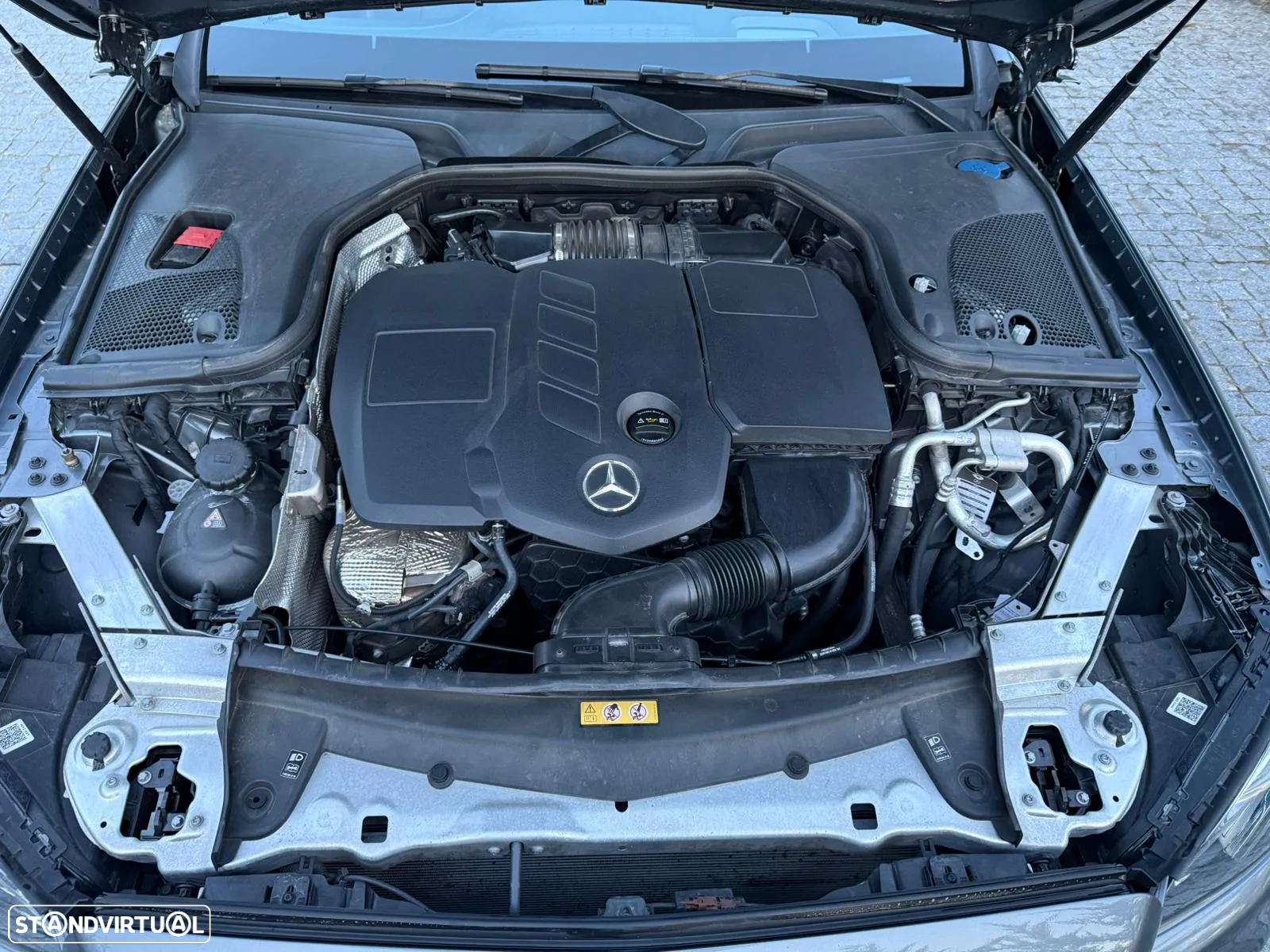 Mercedes-Benz E 220 d Coupe 9G-TRONIC AMG Line - 24