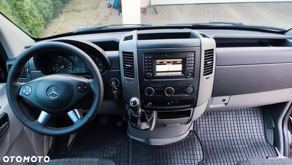 Mercedes-Benz Sprinter - 11
