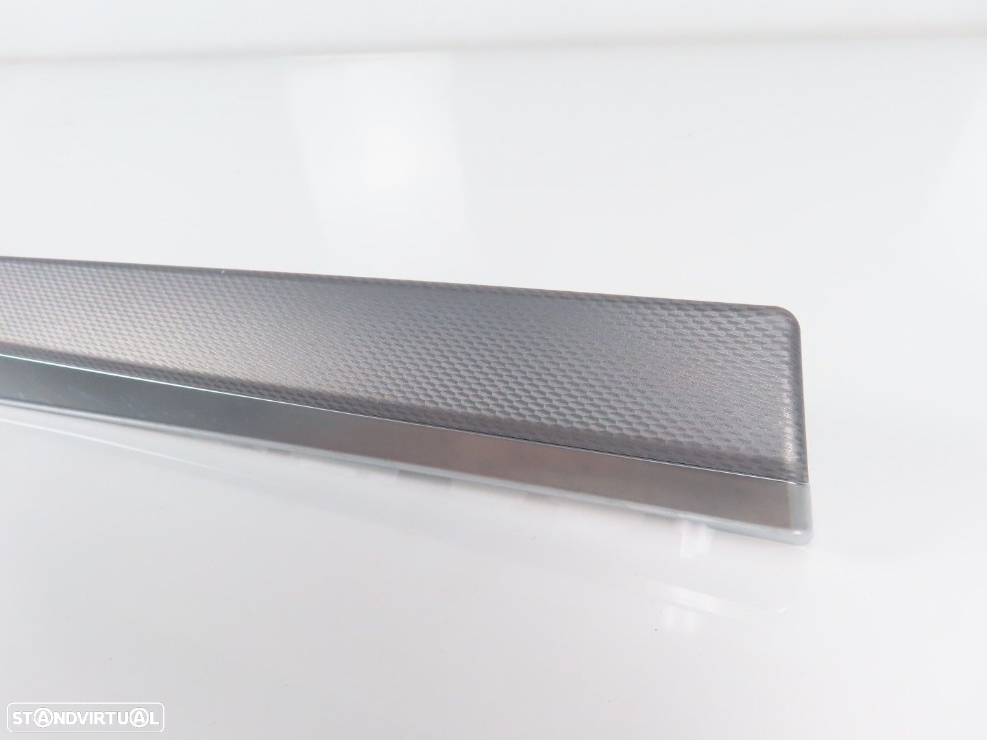 Friso da porta em Alumínio Hexagon Esquerdo/Trás Seminovo/ Original BMW 5 (F10)/... - 2