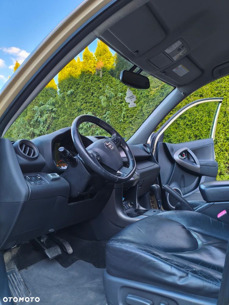 Toyota RAV4 - 10