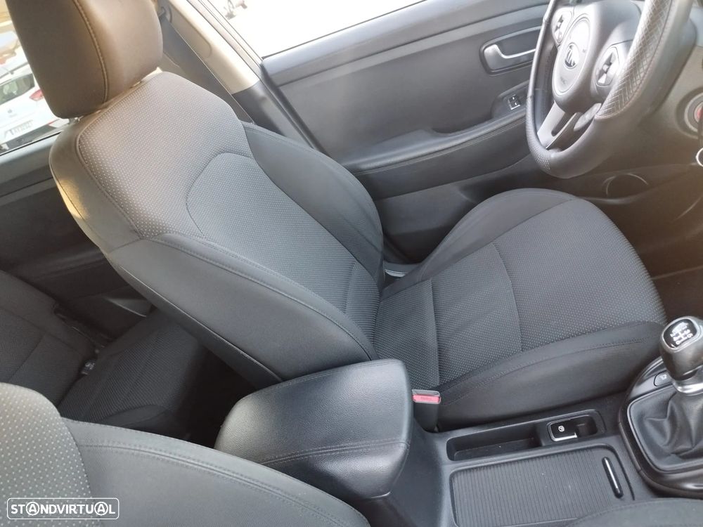 Kia Carens 1.7 CRDi ISG TX - 9