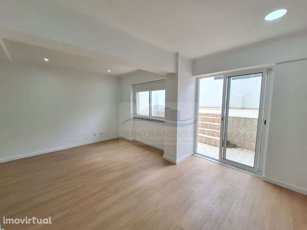 T2 com Terraço, Igreja da Amadora, totalmente remodelado. - Grande imagem: 2/25