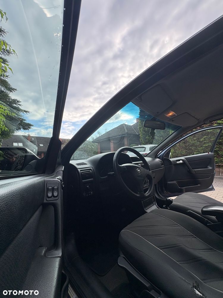 Opel Astra 1.6 16V 100 - 9
