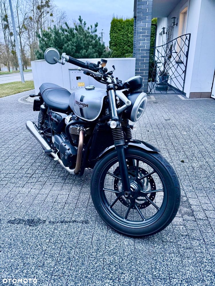Triumph Street Twin - 1