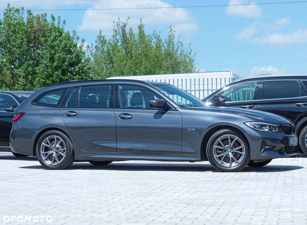 BMW Seria 3 330e Sport Line - 30