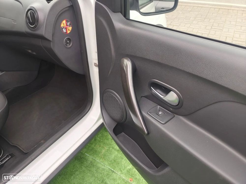 Dacia Logan MCV 0.9 TCe Stepway - 11