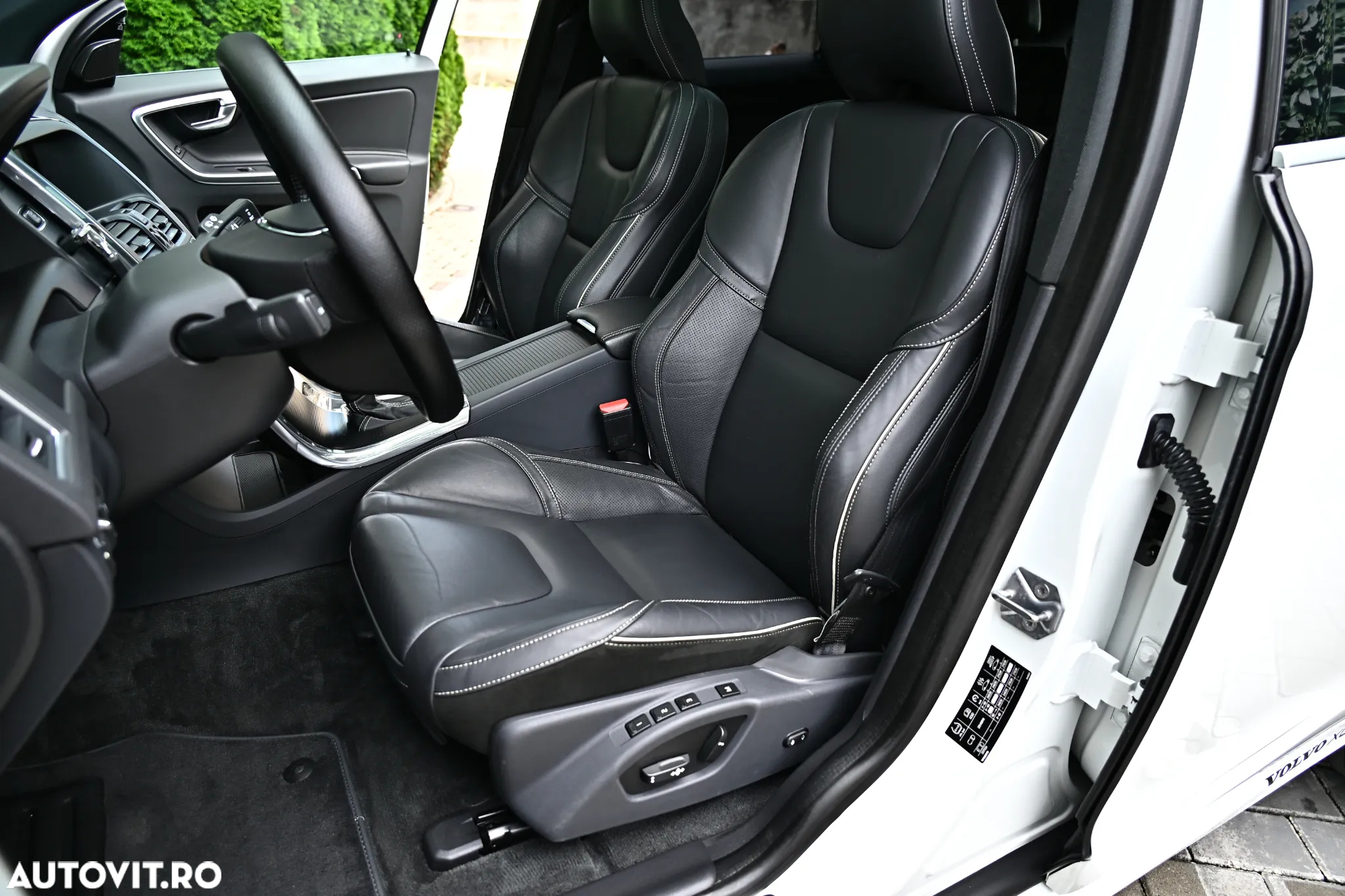 Volvo XC 60 D5AWD R-Design - 22