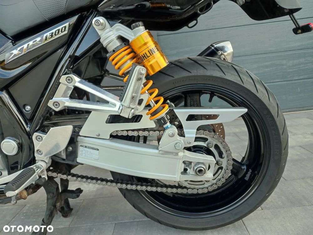 Yamaha XJR - 18