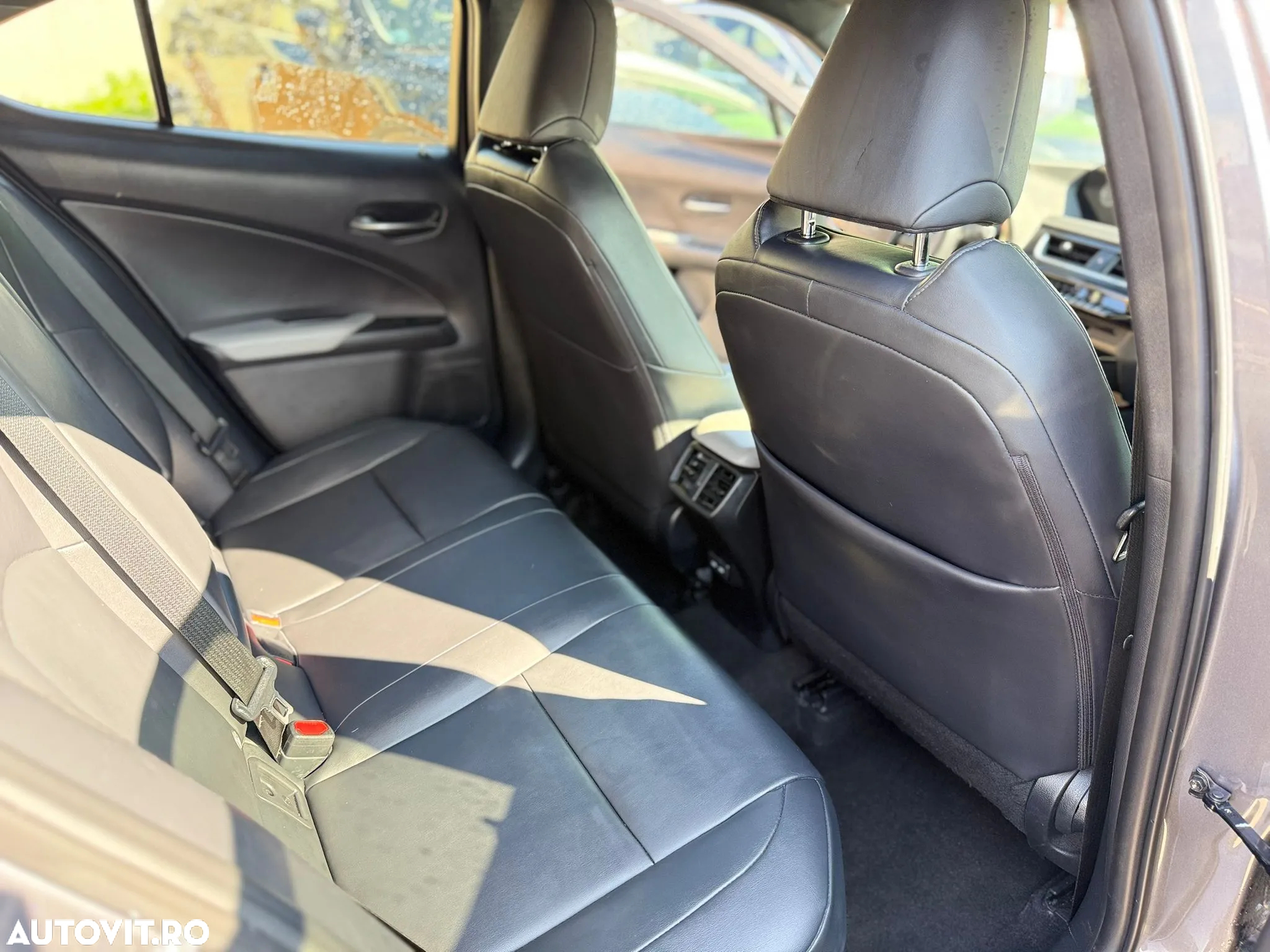 Lexus UX 250h 2.0L HEV 20H- (178 HP) 4X2 CVT Executive - 24