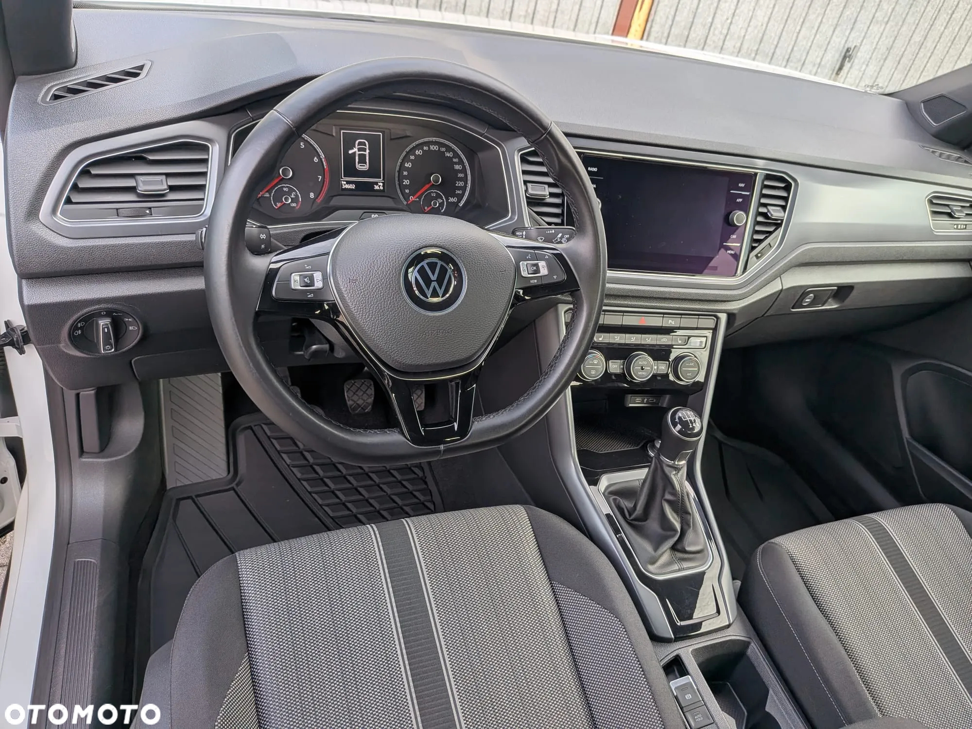 Volkswagen T-Roc - 11