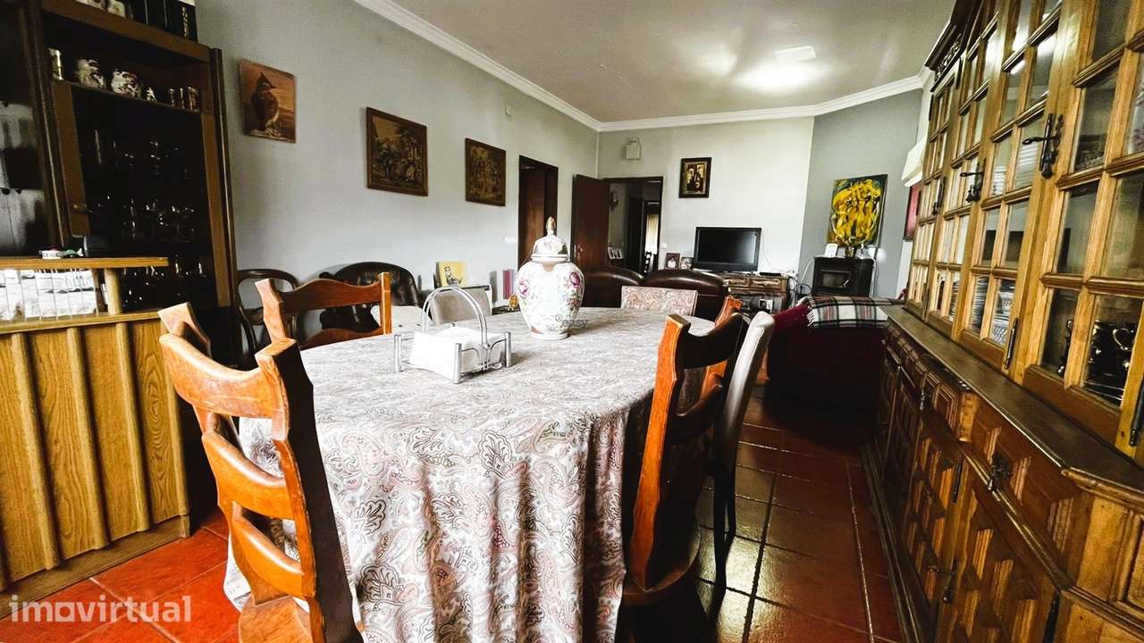 Apartamento T2+3 com Quintal no Centro de Valença - Grande imagem: 2/18