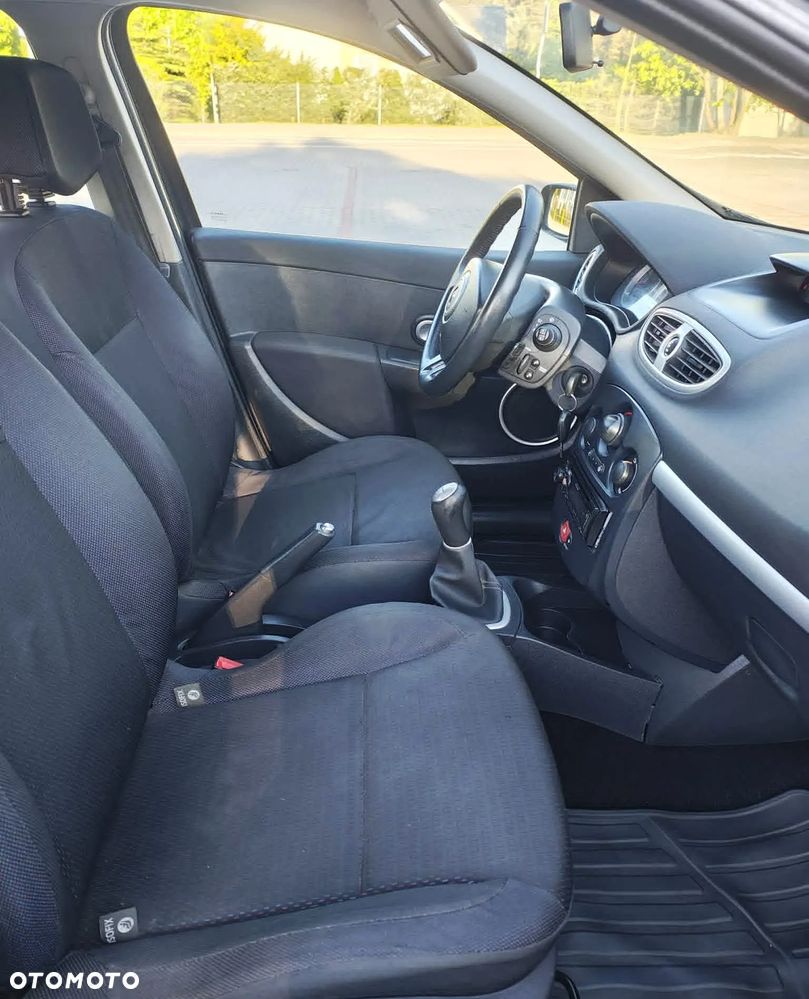Renault Clio 1.2 16V Confort Authentique - 31