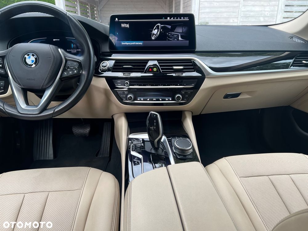 BMW Seria 5 530e xDrive - 19