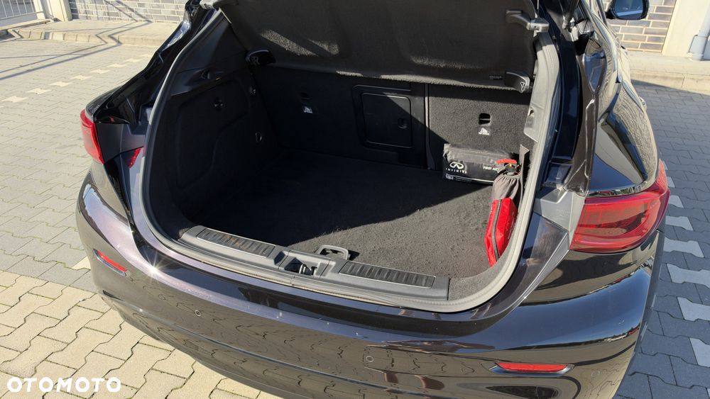 Infiniti Q30 1.5d Premium Tech - 18