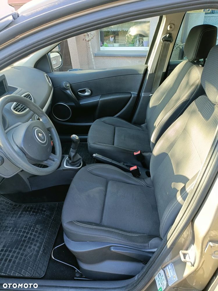 Renault Clio TCe 100 TomTom Edition - 18