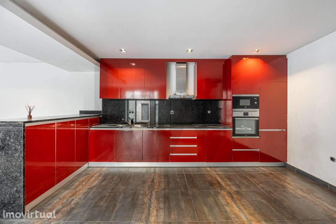 Moradia renovada em pedra com jardim no centro de Penafiel - Grande imagem: 5/36