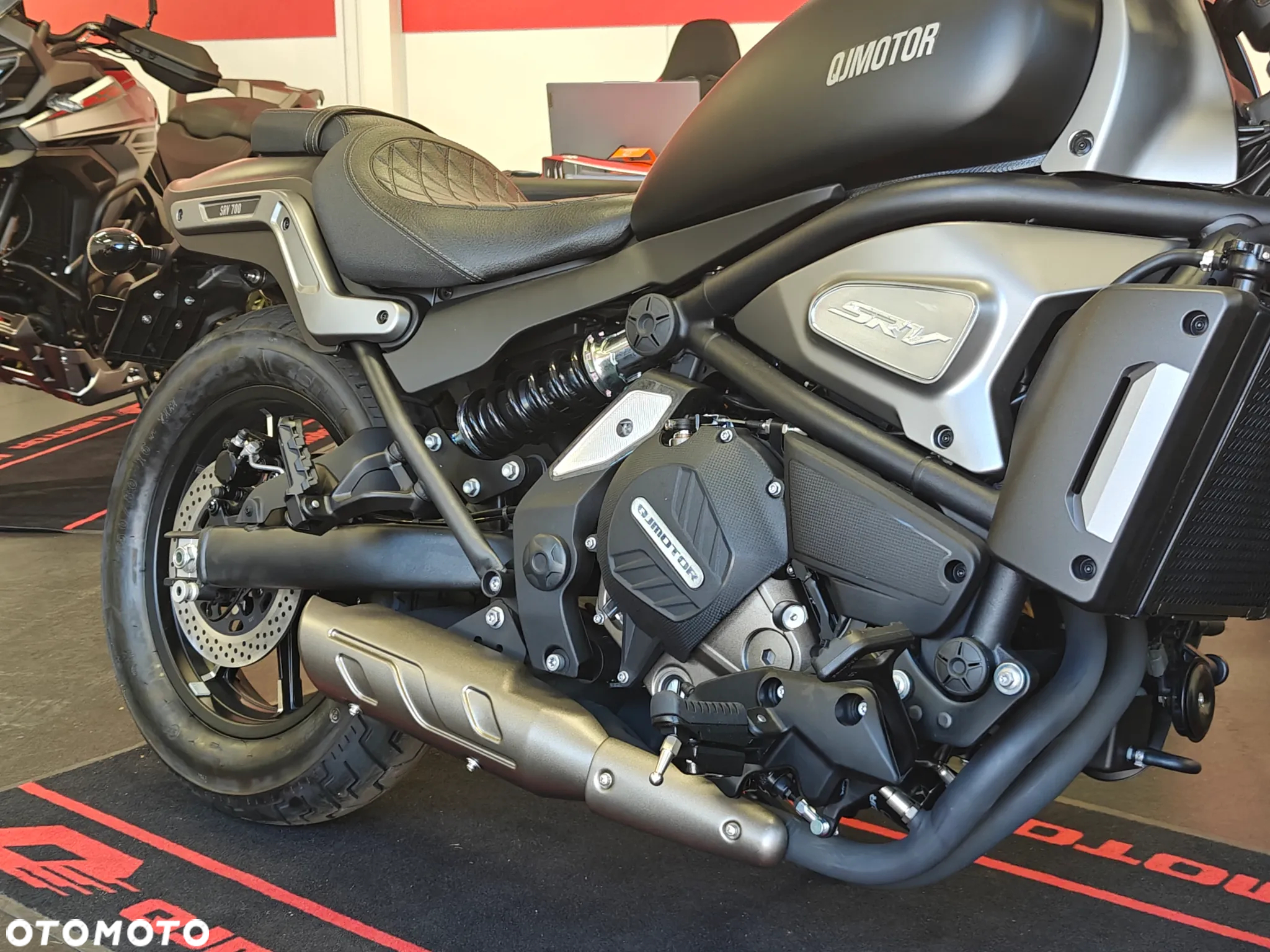 QJMOTOR SRV 700 - 6