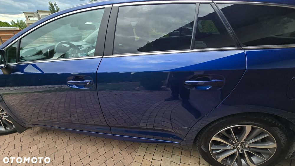 Toyota Avensis - 24