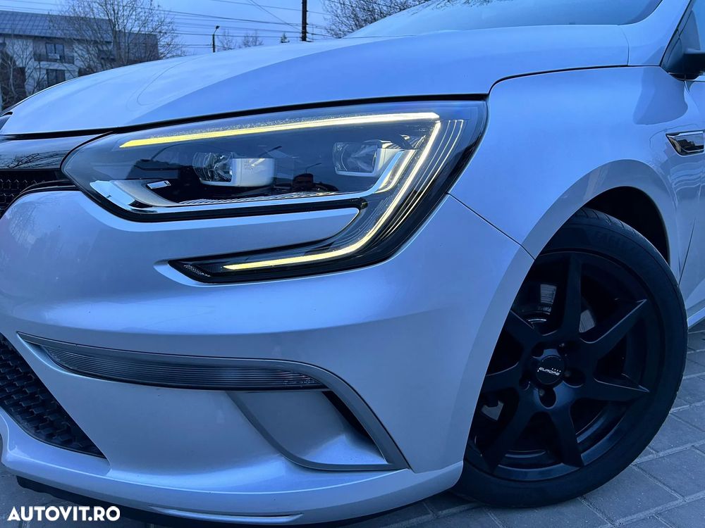 Renault Megane ENERGY TCe 205 EDC GT - 15