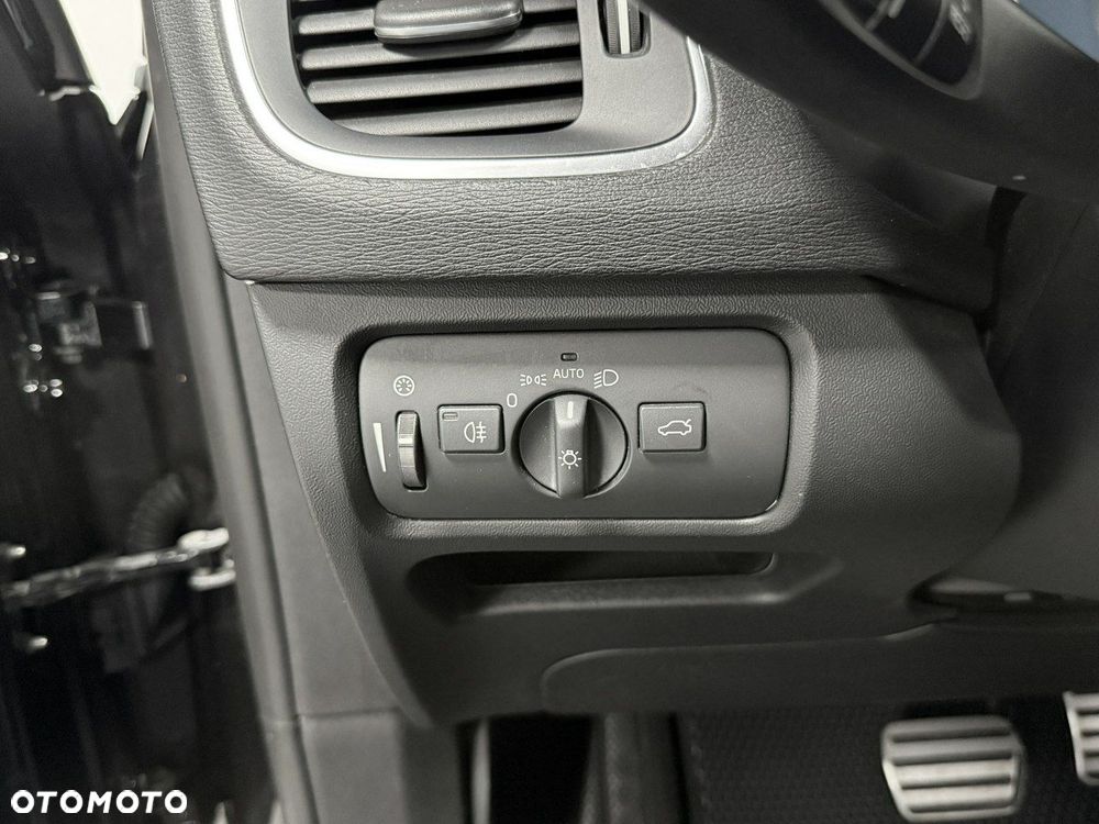 Volvo V40 D3 Drive-E SCR R-Design Momentum - 28