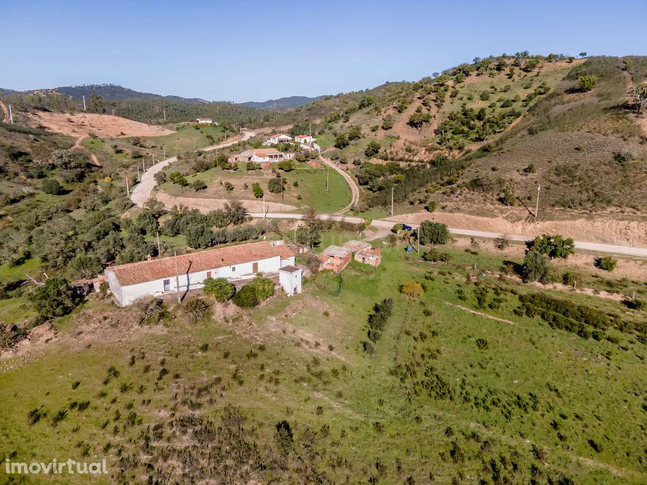 Quinta com moradia para reabilitação, na zona de Messines - Grande imagem: 3/24