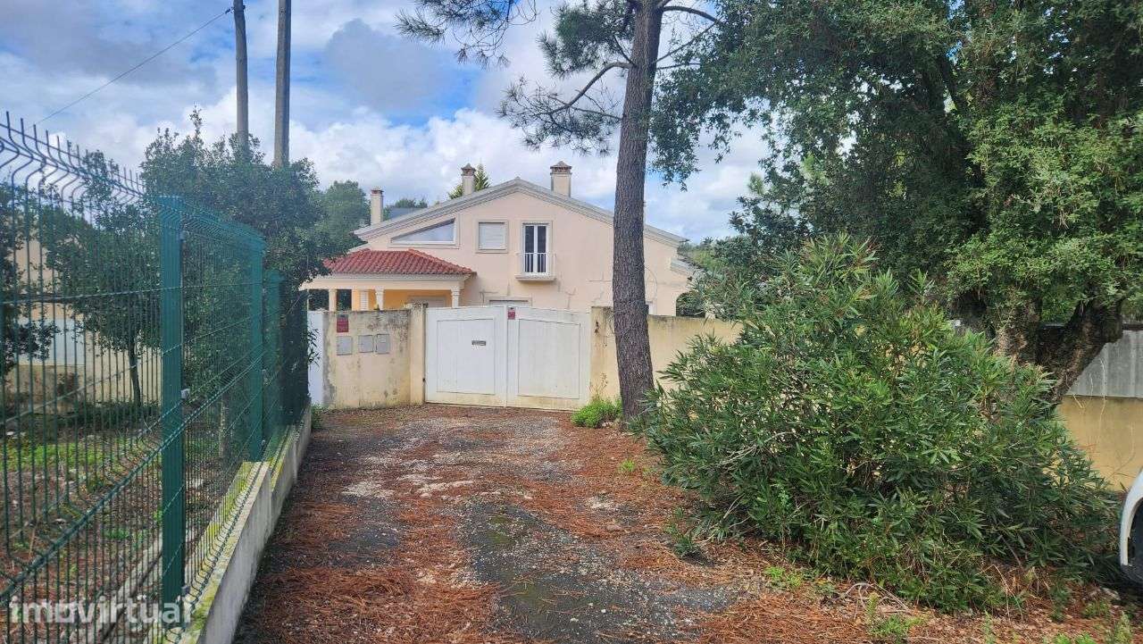 Moradia T5, ampla, vistosa, bem localizada, c/ piscina e ginásio. - Grande imagem: 3/60
